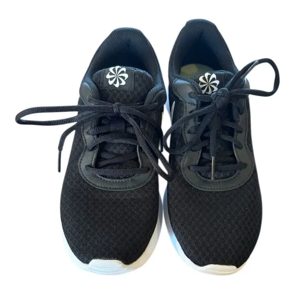 Nike Black & White Athletic Running Sneakers Womens Size 7 Casual Active